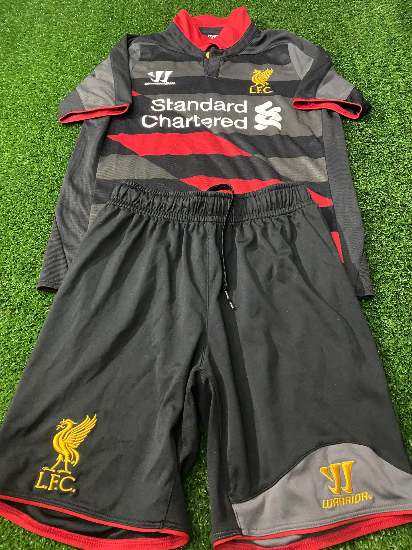 Liverpool England Soccer Football Medium Boys 8-10 Year Old EPL Warrior Top & Shorts Set