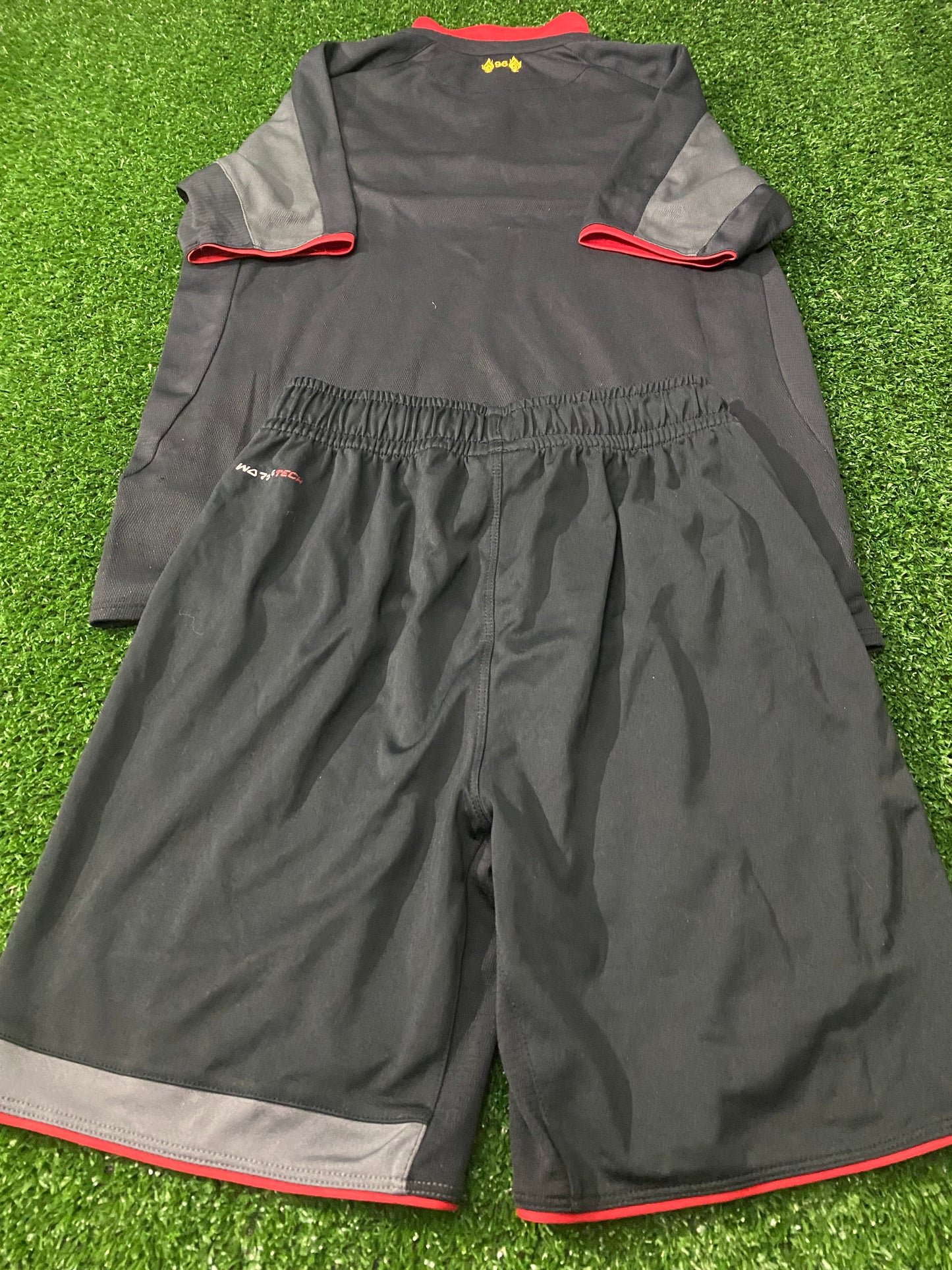 Liverpool England Soccer Football Medium Boys 8-10 Year Old EPL Warrior Top & Shorts Set