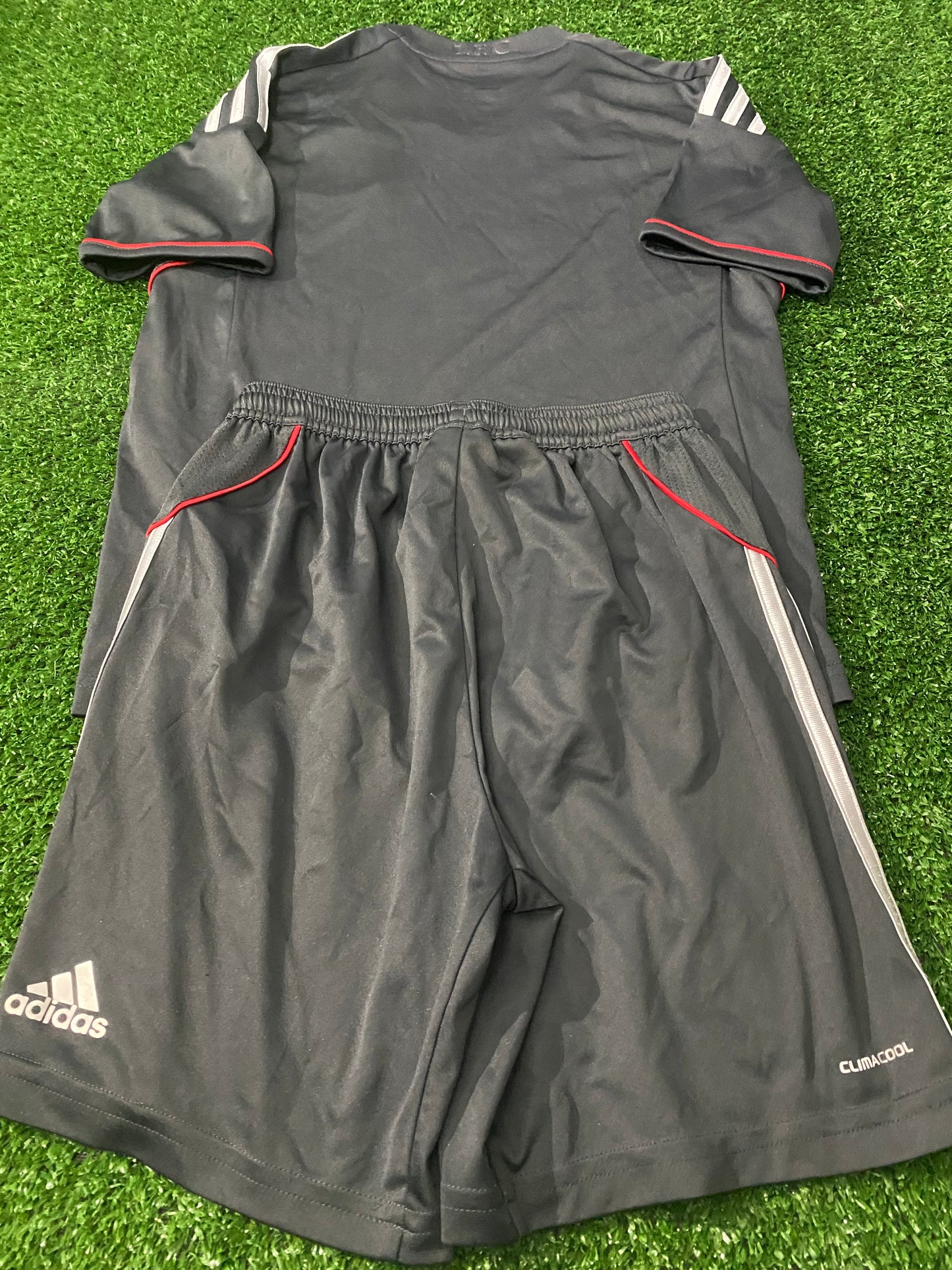 Liverpool England Soccer Football Medium Boys 9-11 Year Old EPL Adidas Top & Shorts Set