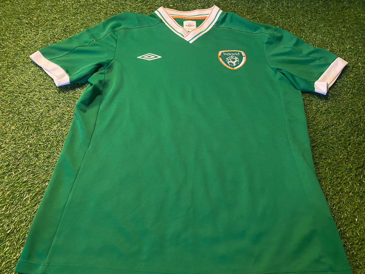Republic of Ireland Irish Eire Football Soccer XL Extra Large Mans Umbro Made Leisure Jersey