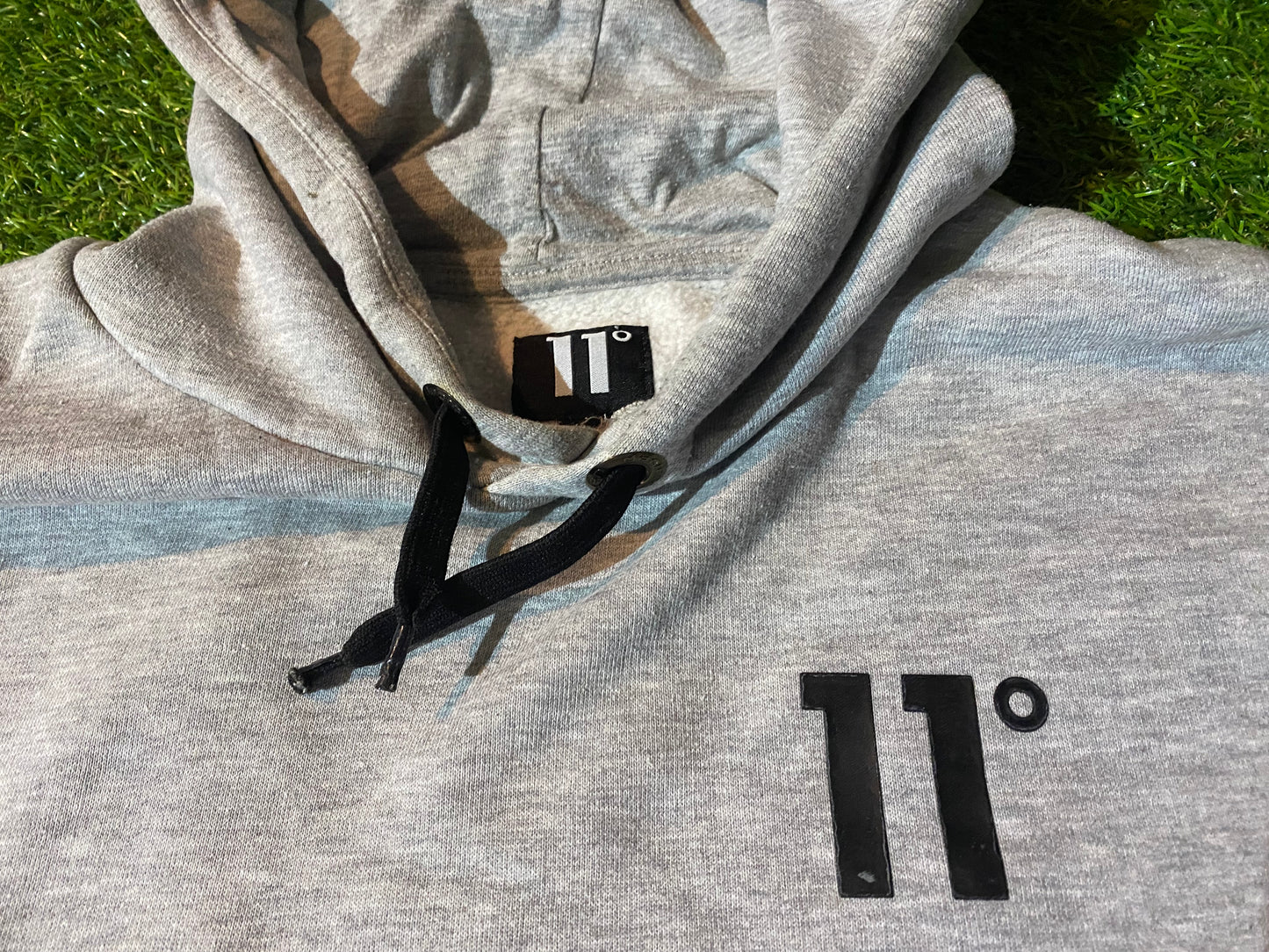 11 Degrees Medium Mans Grey & White Black Trim Hoody Hooded Top