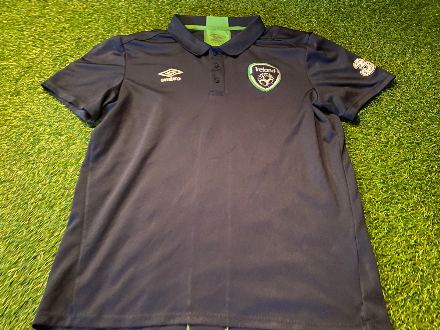 Republic of Ireland Eire Irish Football Soccer Large Mans Umbro Made Polo Jersey