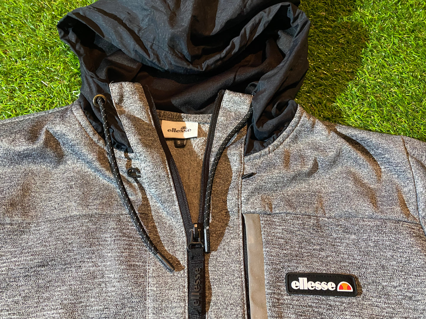 Ellesse Sports Small Mans Zip Up Hooded Single Layered Jacket / Hoody