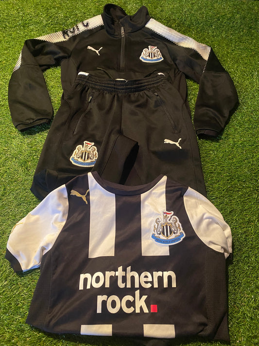 Newcastle United Football Kids Medium Boys Demba Ba Signed Top & Puma Made Tracksuit