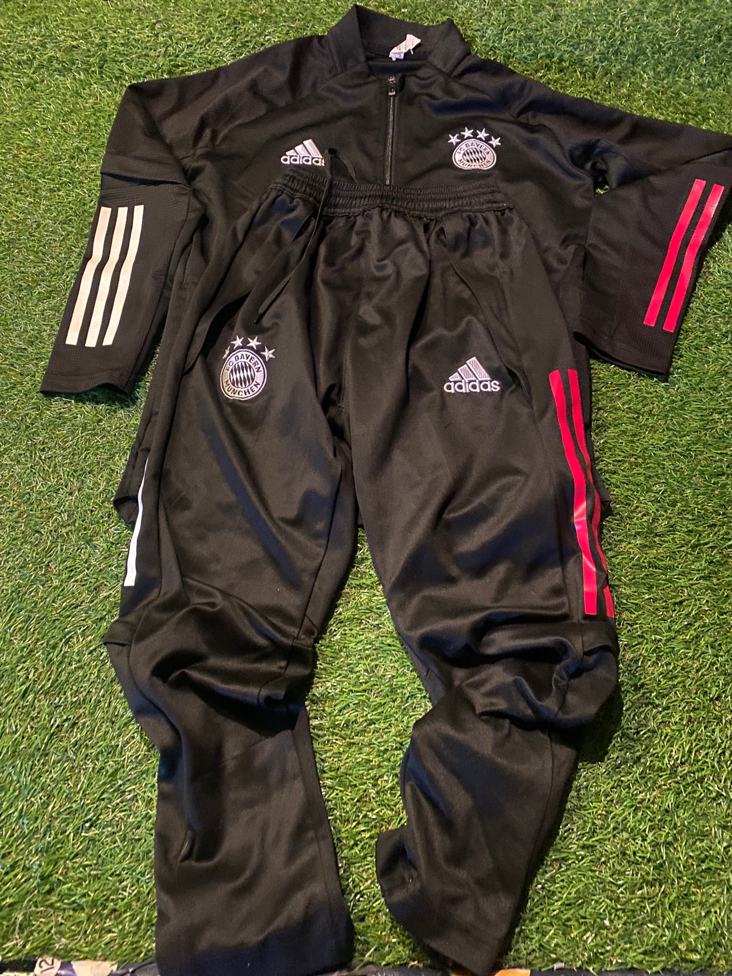 Bayern Munich German Germany Football Large Boys 10-11 Year Old Tracksuit Top & Bottoms