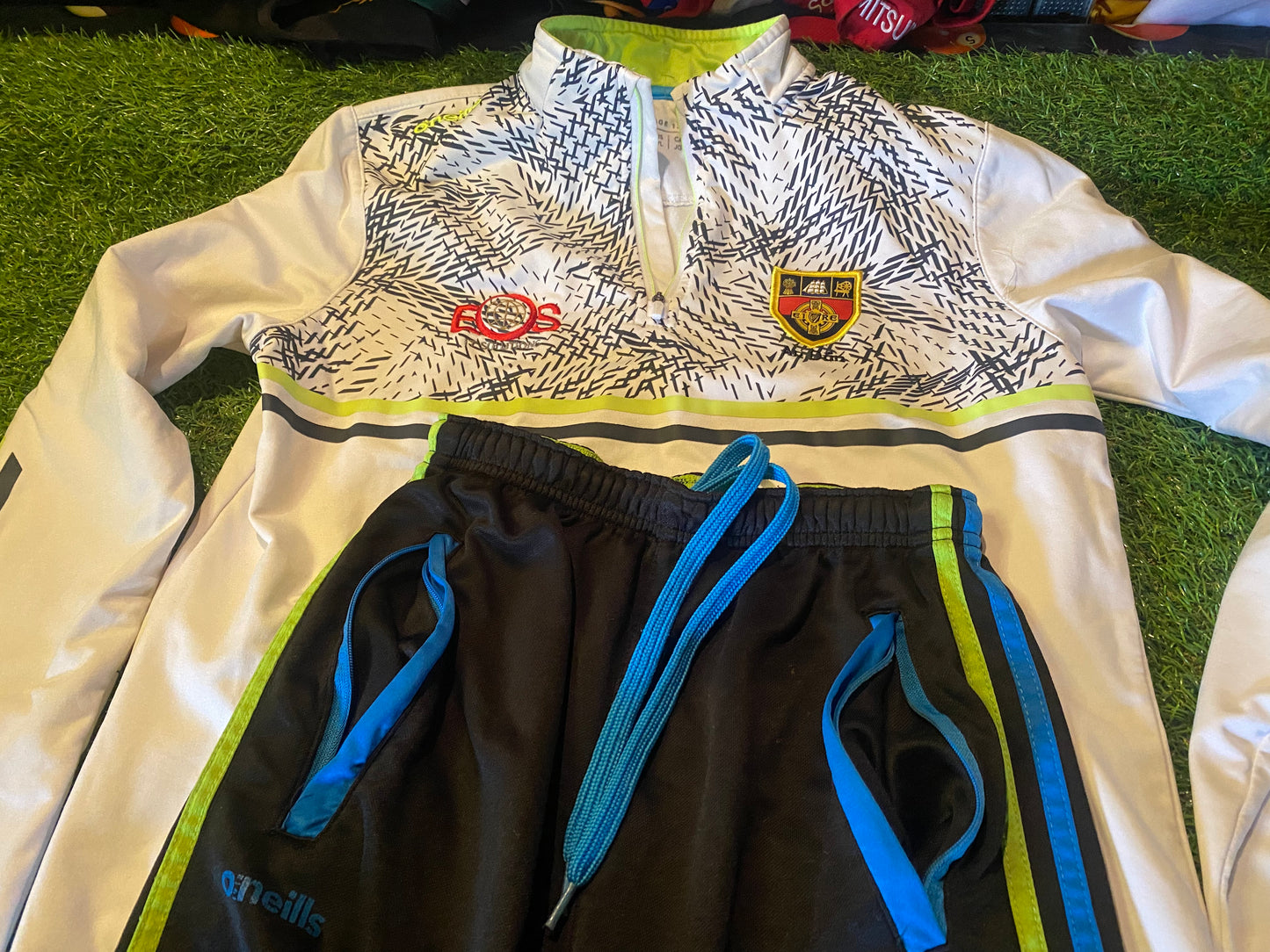 Co Down An Dun Eire GAA Hurling Gaelic Football 13-14 Year Old Tracksuit Top & Bottoms