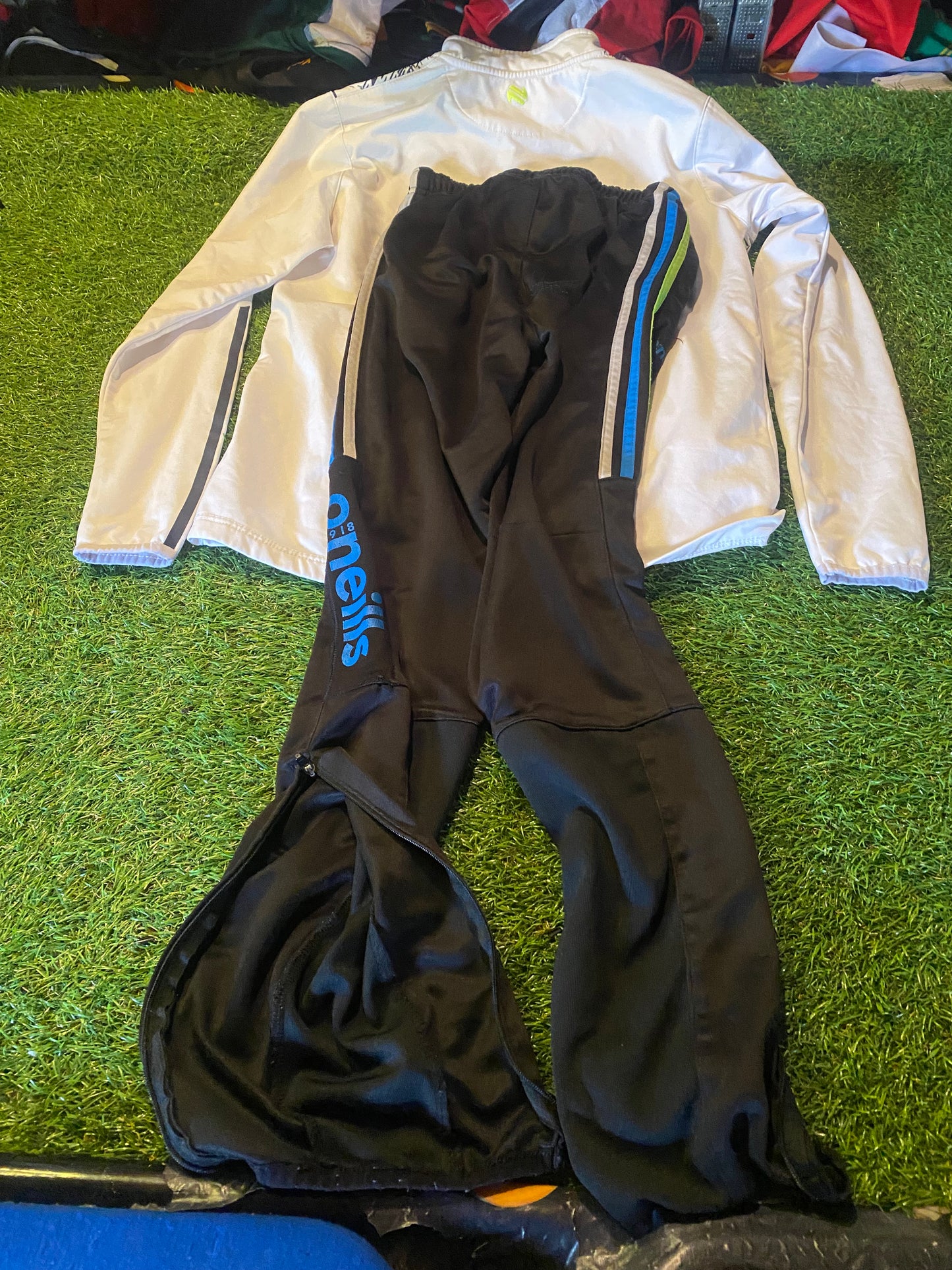 Co Down An Dun Eire GAA Hurling Gaelic Football 13-14 Year Old Tracksuit Top & Bottoms