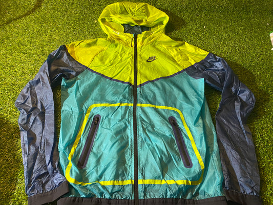 Nike Made Sports Medium Mans Hooded Hoody Single Layered Weatherproof / Jacket / Coat