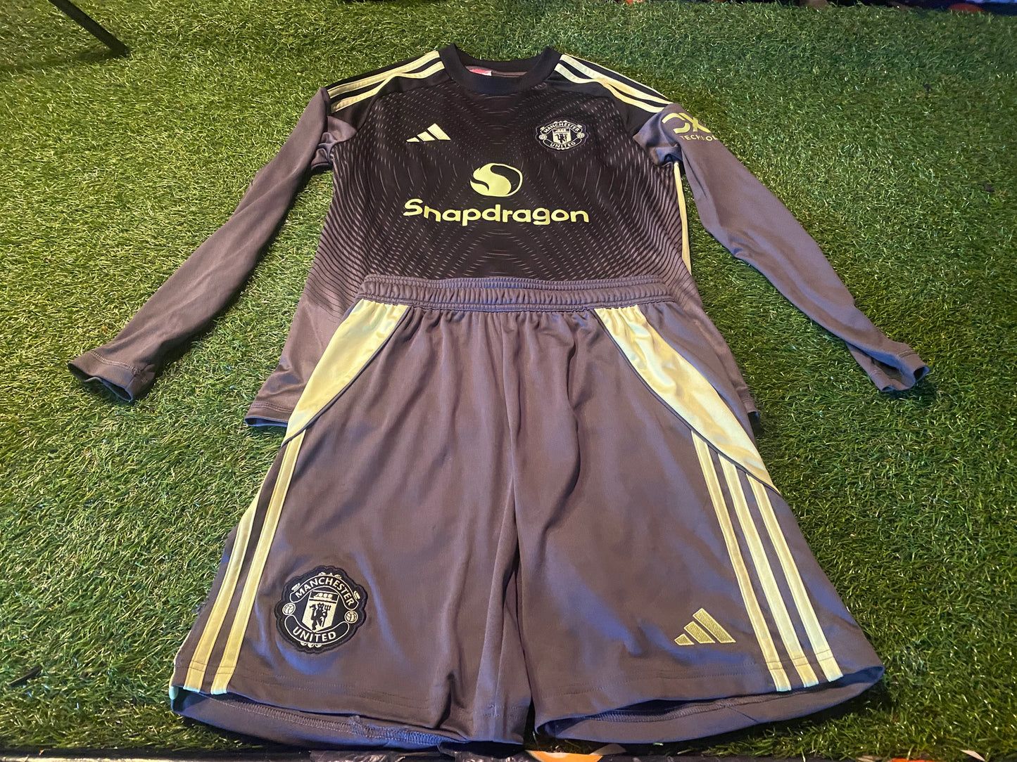 Manchester United Football Extra Large Boys 13-14 Year Old Adidas Keepers Top / Shorts Set