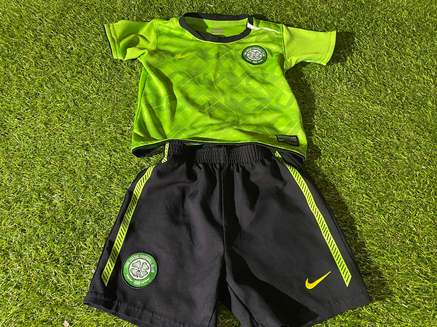 Celtic FC Scotland Football Baby Size 12-18 Month Nike Made Top & Shorts Set