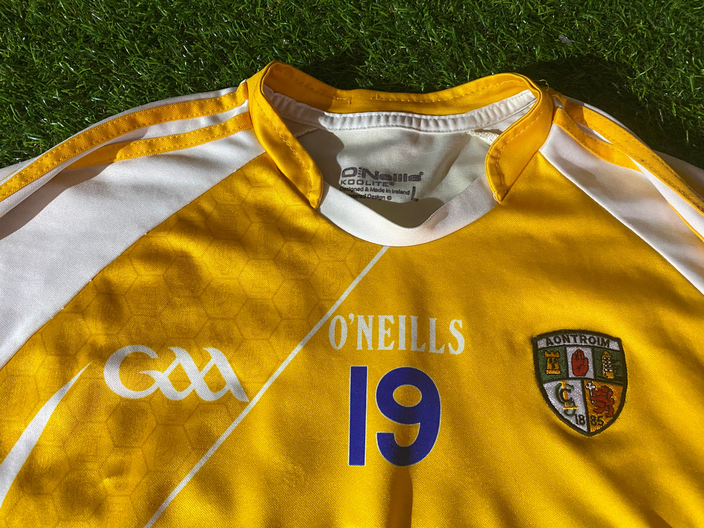 Co Antrim Ireland Irish Hurling GAA Gaelic Football XL Extra Large Mans no19 Match Worn Jersey