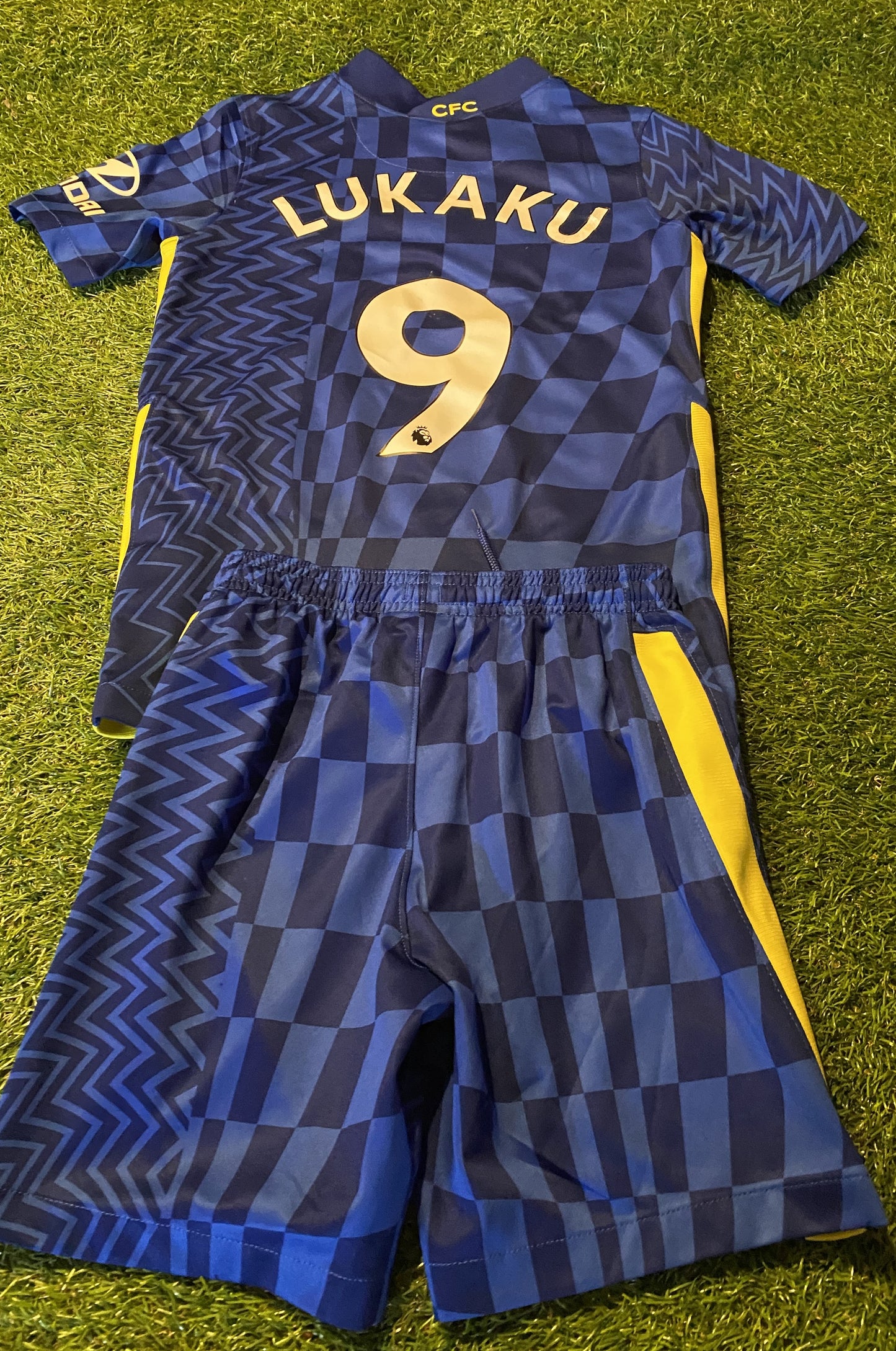 Chelsea FC Soccer Football Small Boys 7-8 Year Old Lukaku no9 EPL Nike Top & Shorts Set