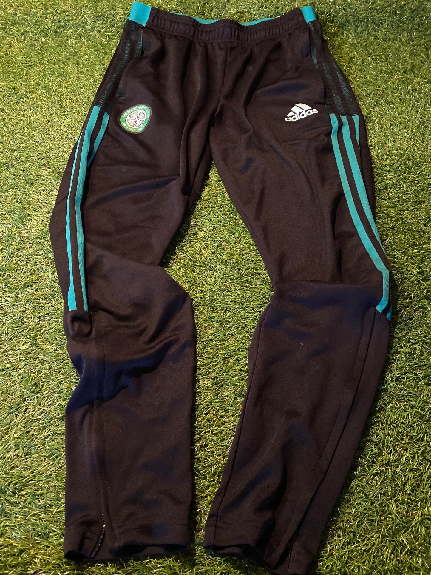 Celtic FC Football Soccer Small mans Umbro Single Layered Bottoms