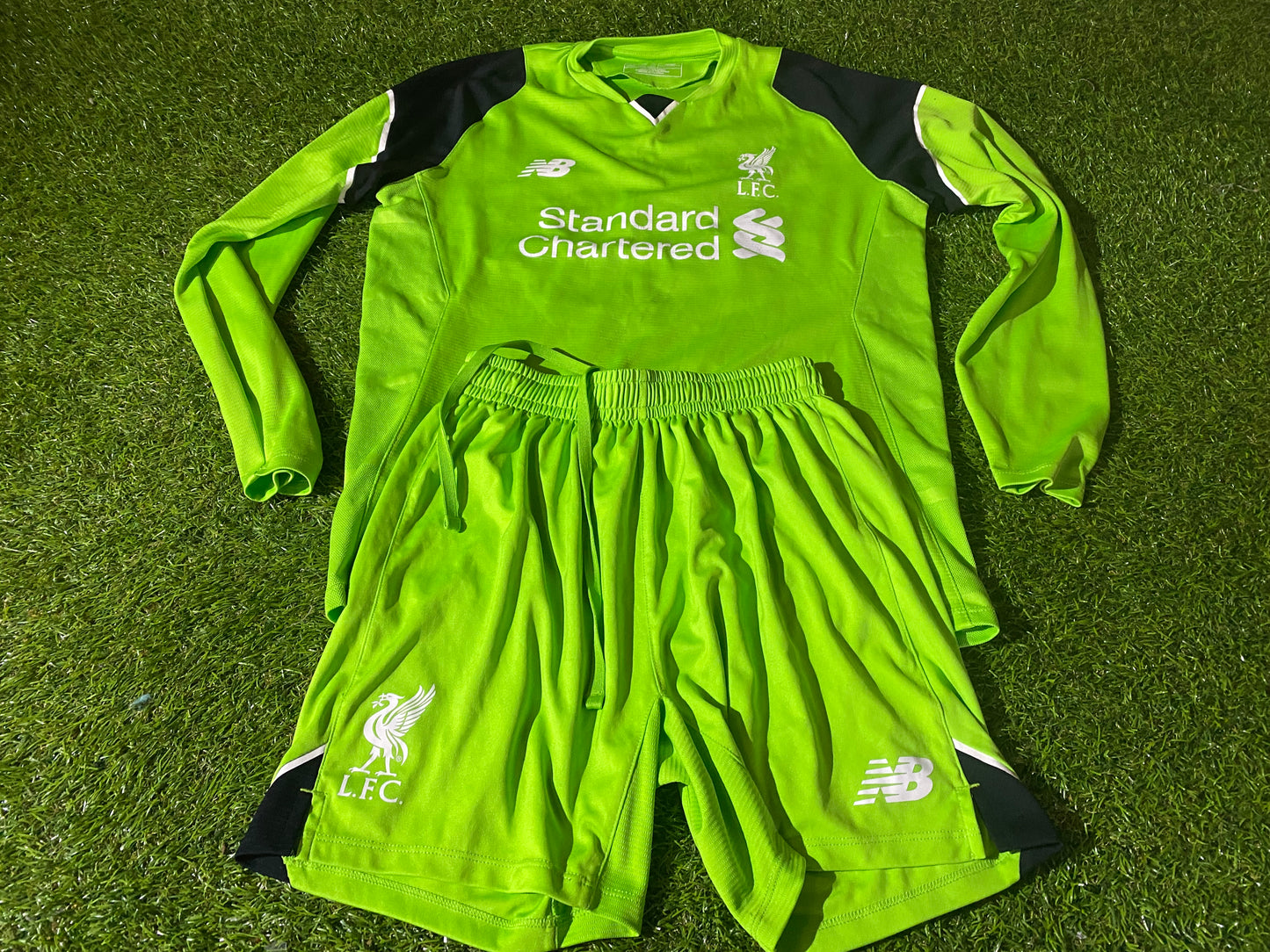 Liverpool England Soccer Football XL Boys 13-15 year old Goalkeepers Top & Shorts Set