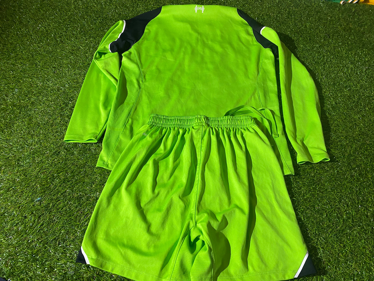 Liverpool England Soccer Football XL Boys 13-15 year old Goalkeepers Top & Shorts Set