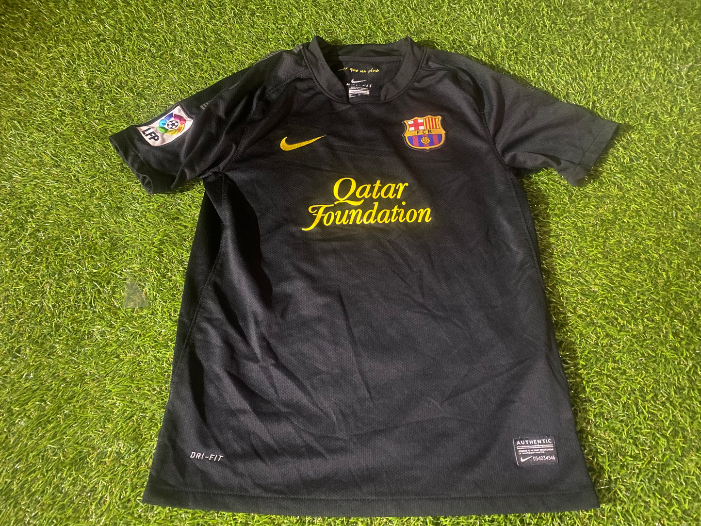 FCB Barcelona Spain Espana Football Medium Boys 8-9 Year Old Nike Made Away Jersey