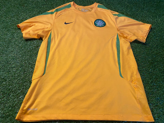 Celtic FC Scotland Football Medium Mans Nike Made Lighter Stretch Leisure Jersey