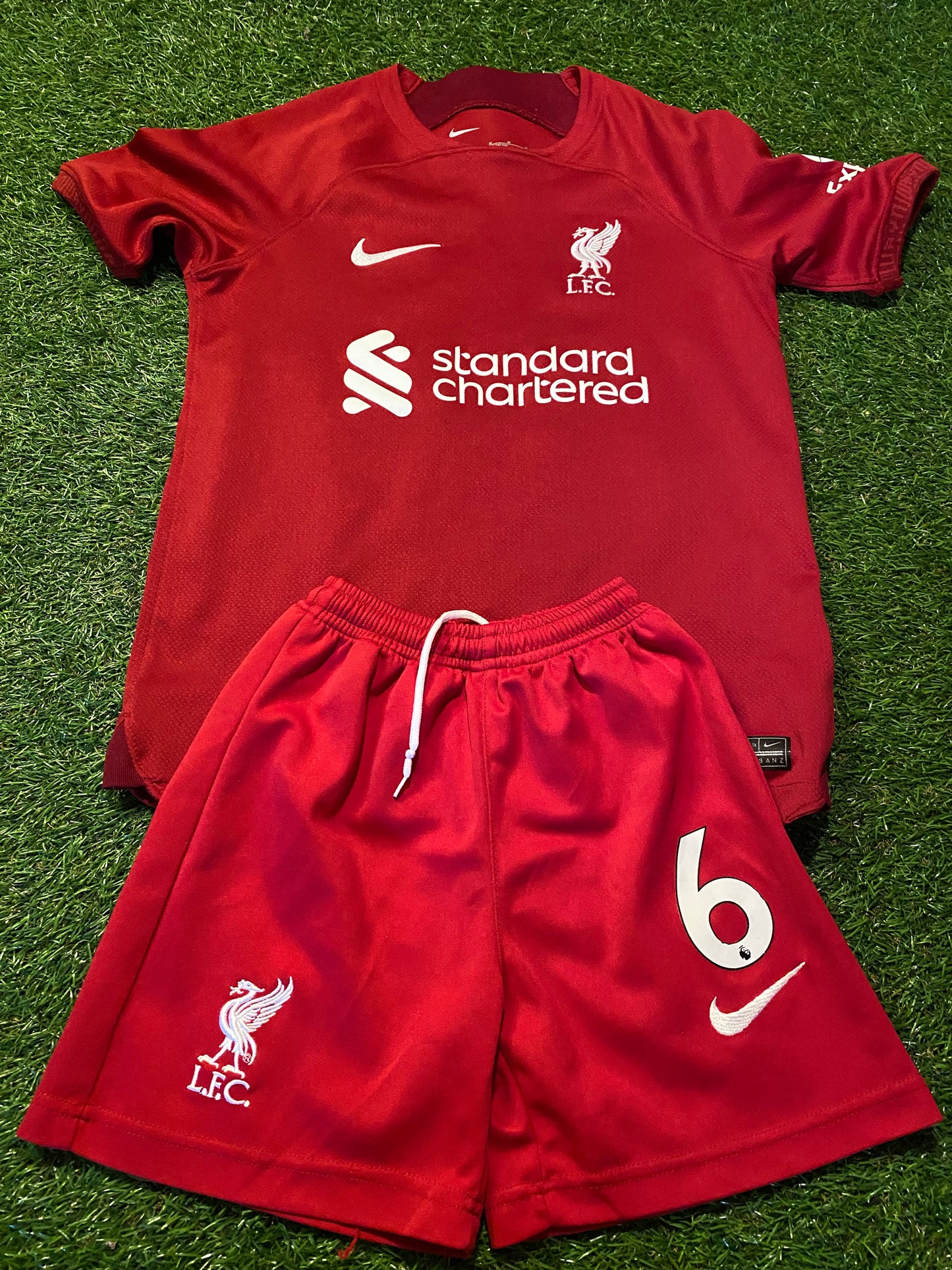 Liverpool FC England Football Medium Boys Girls 9-10 Year Old Nike Made Top & Shorts