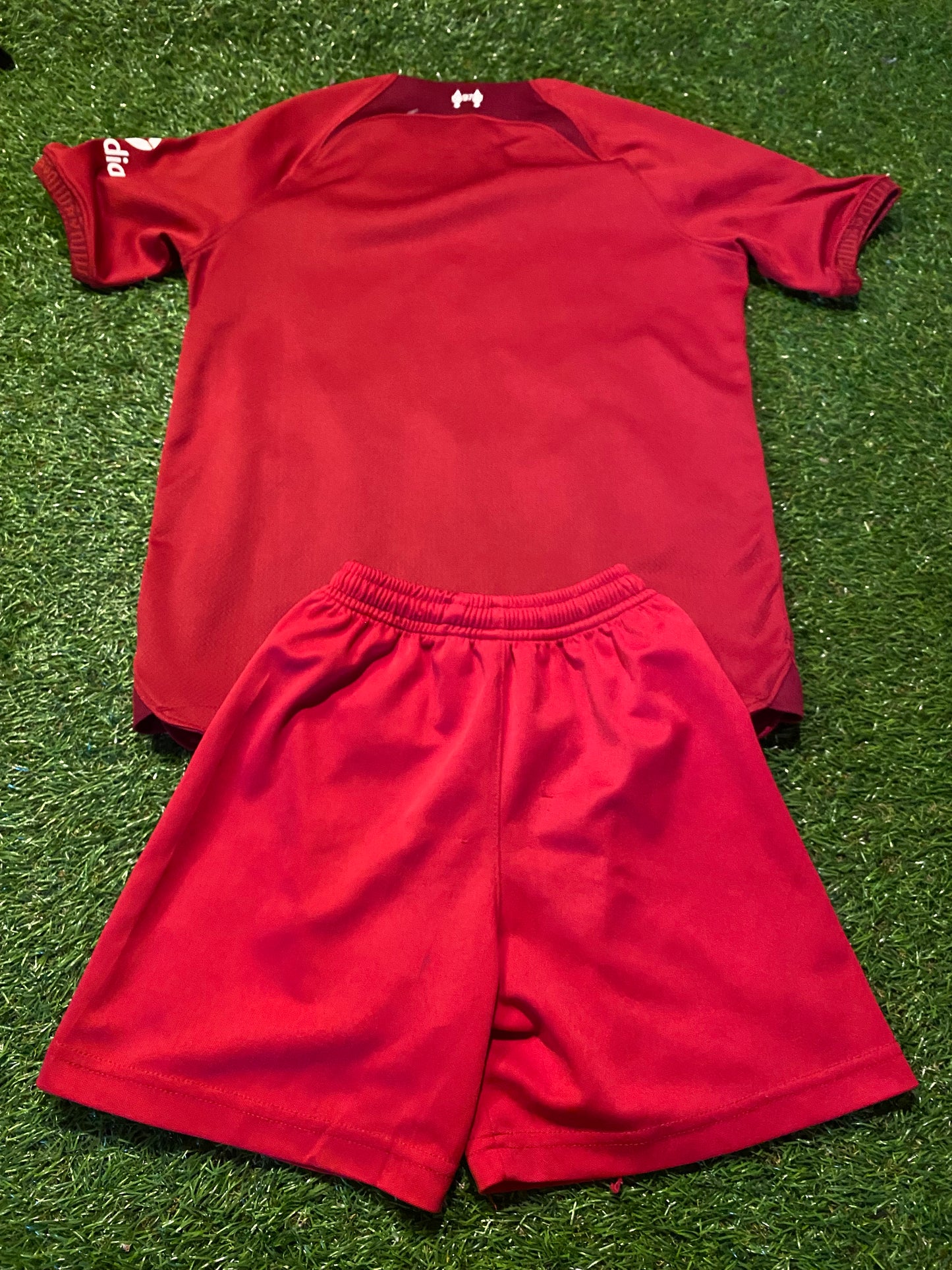 Liverpool FC England Football Medium Boys Girls 9-10 Year Old Nike Made Top & Shorts