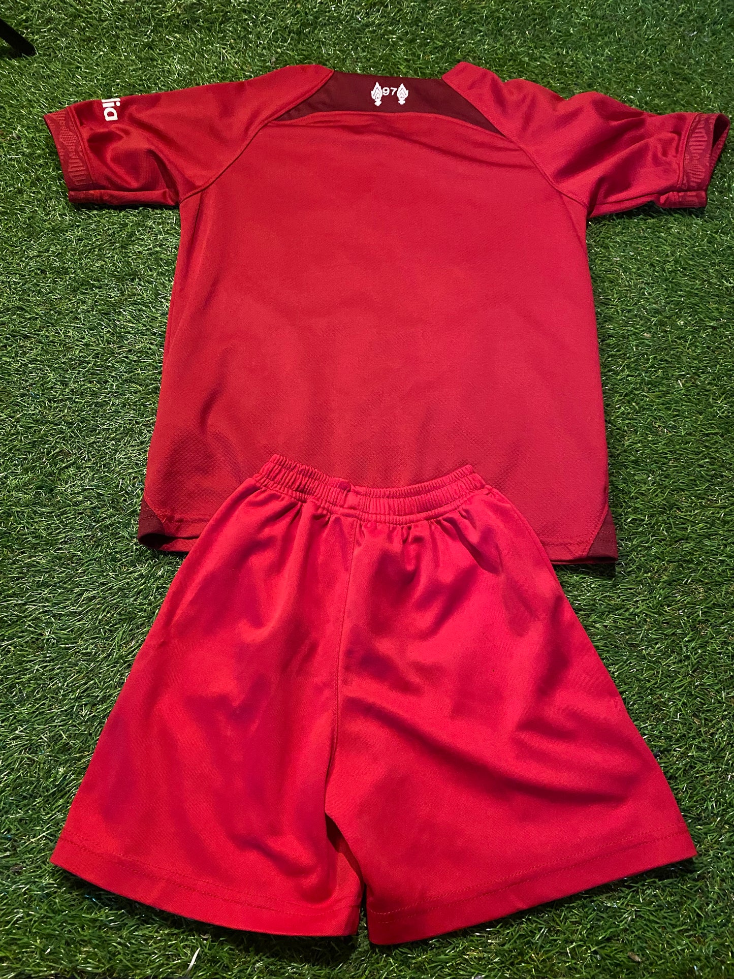 Liverpool FC England Football Small Boys Girls 7-8 Year Old Nike Made Top & Shorts