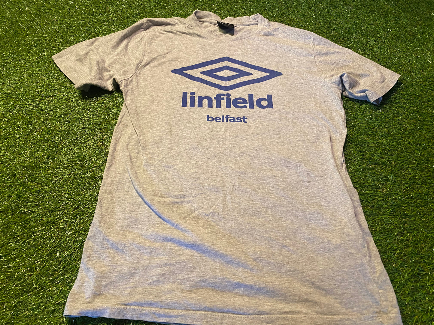 Linfield FC Northern Ireland Soccer Football Medium Mans Umbro Made Cotton tshirt