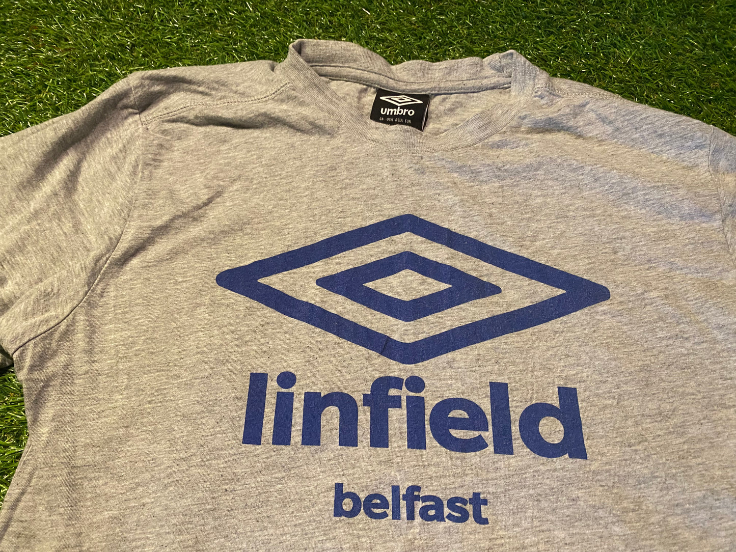 Linfield FC Northern Ireland Soccer Football Medium Mans Umbro Made Cotton tshirt