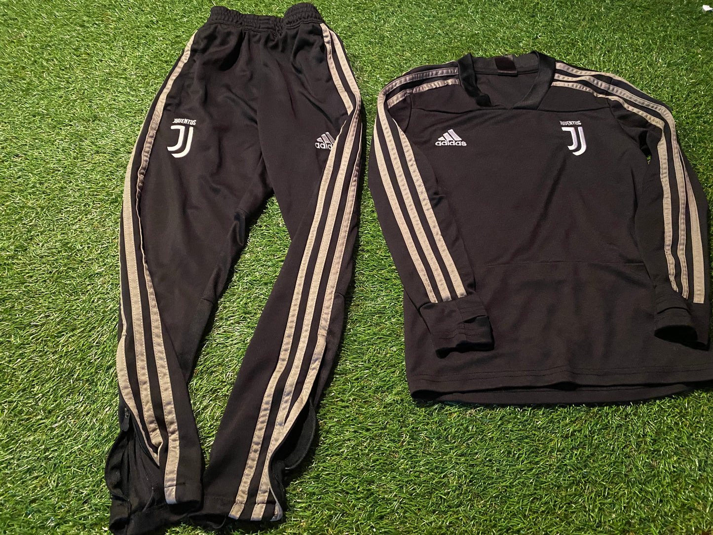 Juventus Italy Italia Italian Medium Boys / Girls 9-10 Year Old Tracksuit Top & Bottoms