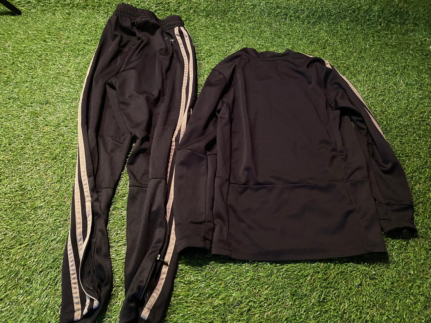 Juventus Italy Italia Italian Medium Boys / Girls 9-10 Year Old Tracksuit Top & Bottoms