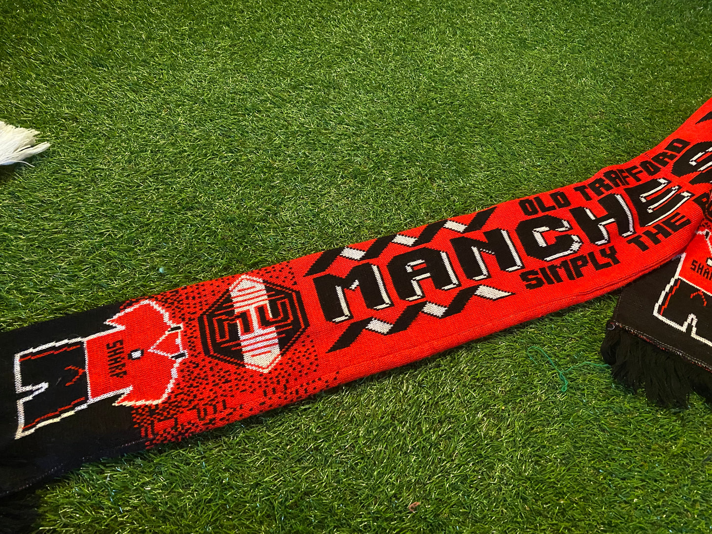 Manchester United Rare 1990's Sharp Logo Soccer Football Full Size Adult Mans Scarf Scarves