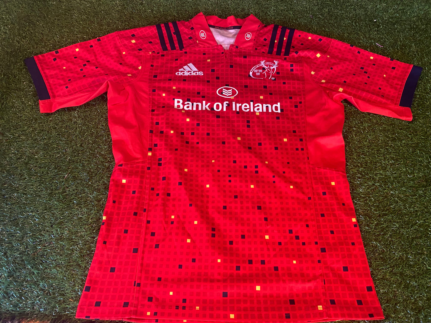 Munster Eire Irish Rugby Union Football XL Extra Large Mans Adidas Made Home Jersey