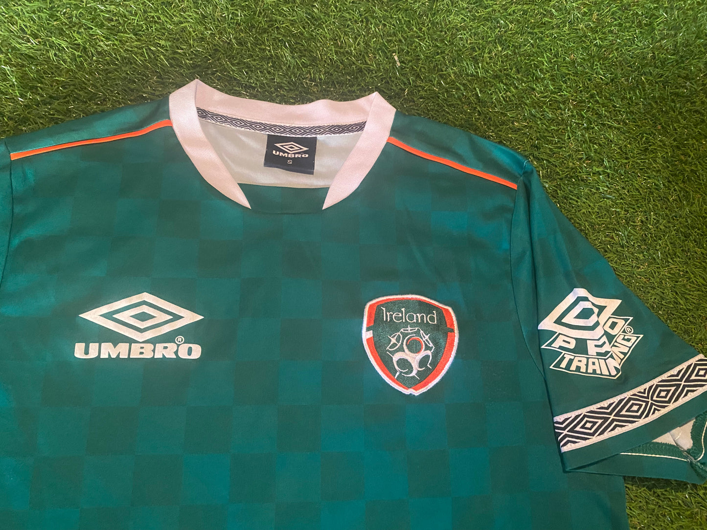 Republic of Ireland Football Soccer Small Mans Umbro Made Leisure Jersey