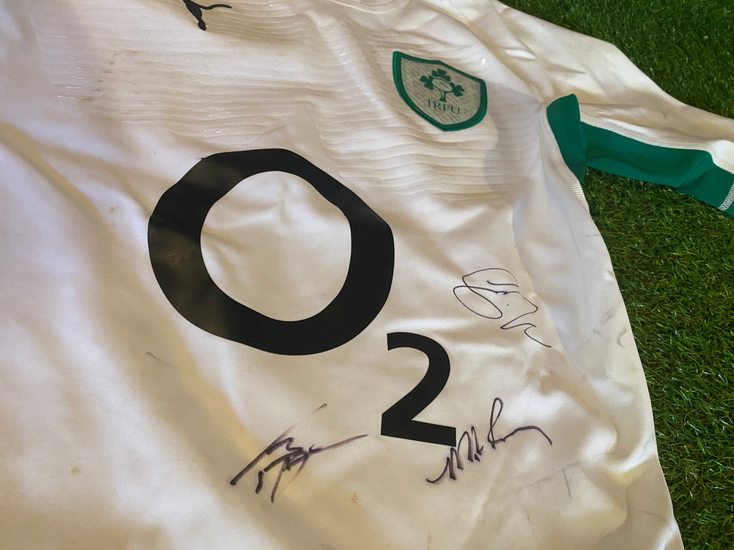 Ireland Eire Irish Rugby Union Large Mans Tight Fit Player Issued Puma Signed x 3 Jersey