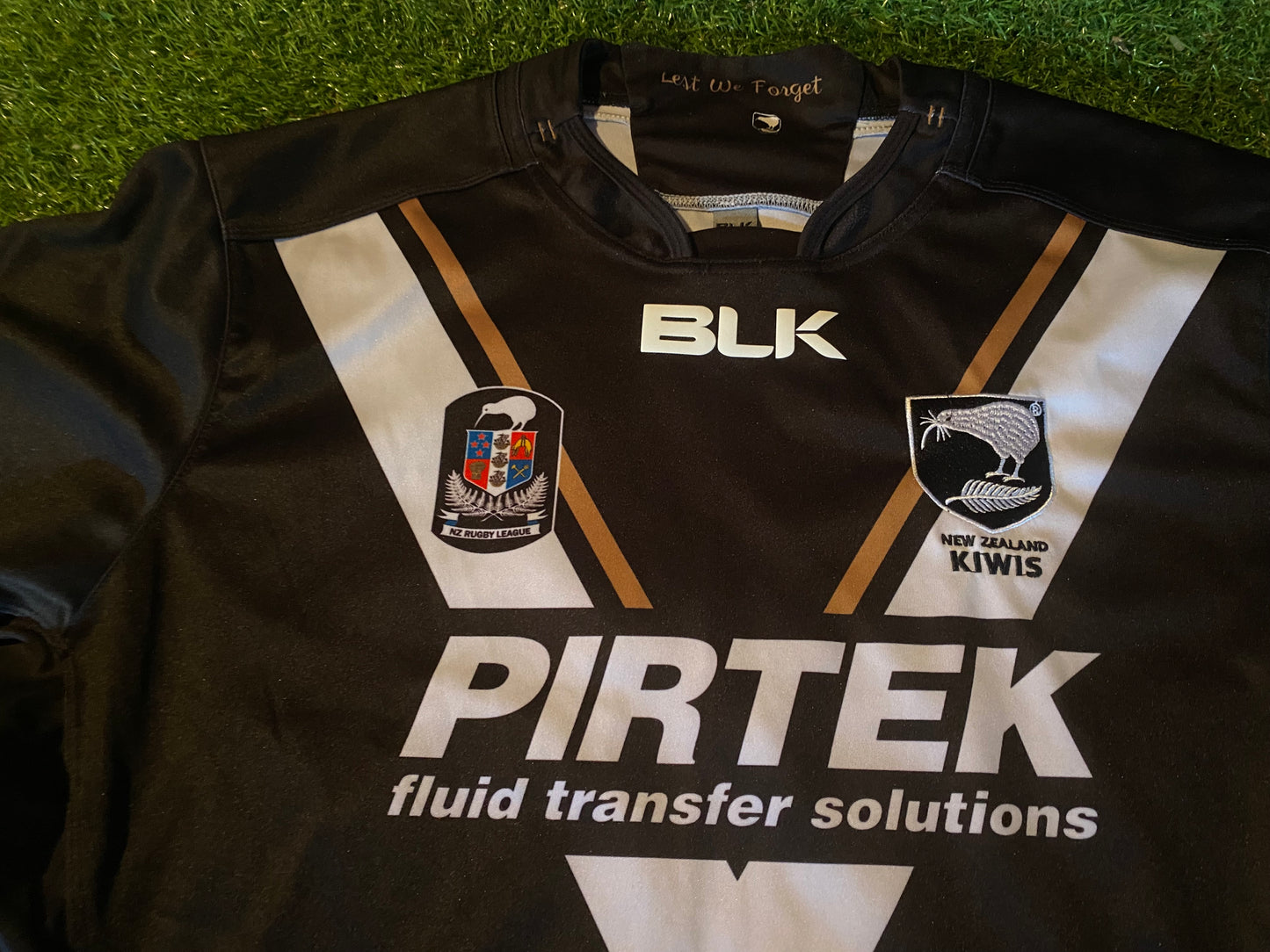 New Zealand Kiwis Rugby League` Football Large Mans Rare Home Jersey