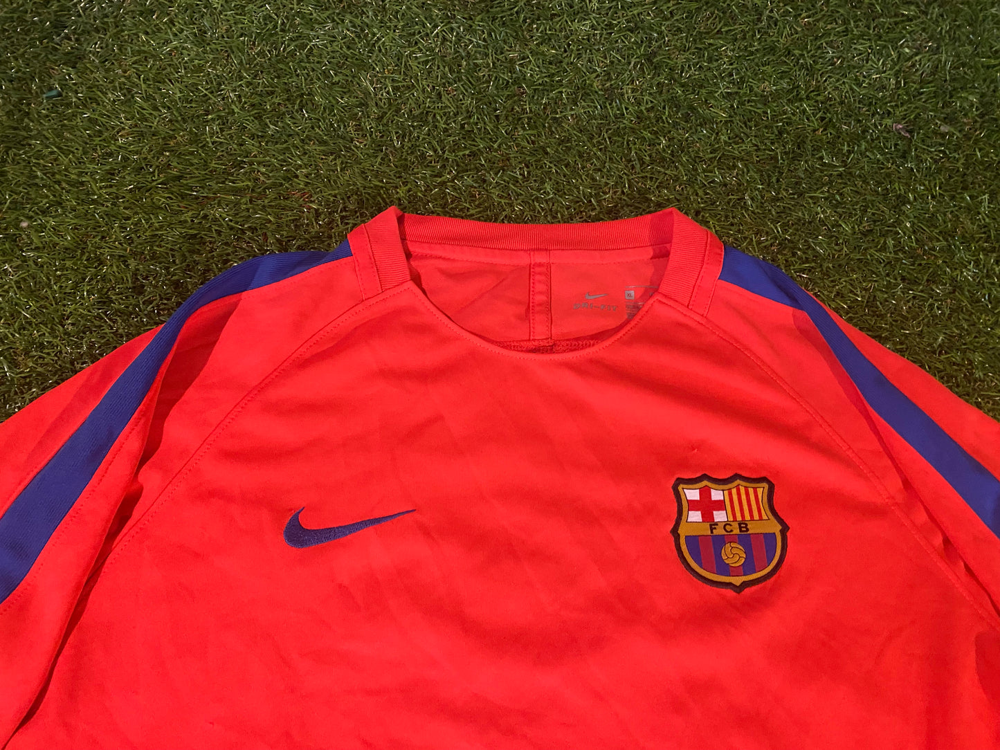 FCB Barcelona Spain Soccer Football XL Boys / Youths Nike Made Leisure Jersey