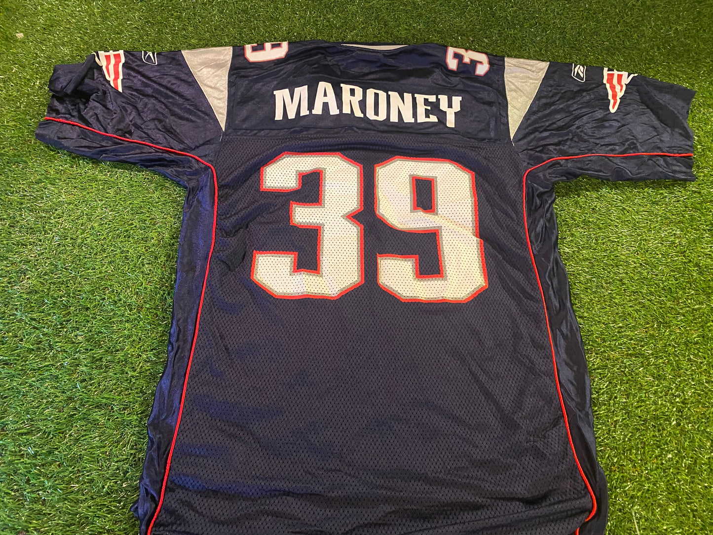 New England Patriots NFL American Football USA Medium to Large Mans Nike Maroney no39 Jersey